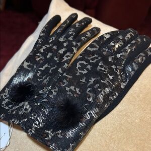 Black imprint  Leopard-Print Gloves with Pom Accent